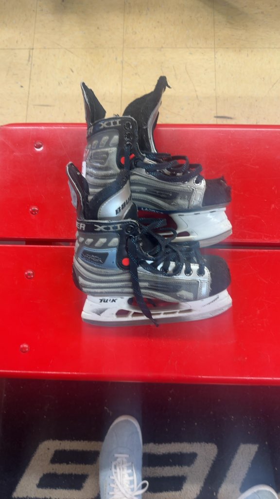 Bauer Hockey Skates Vapor XII Used Size 2