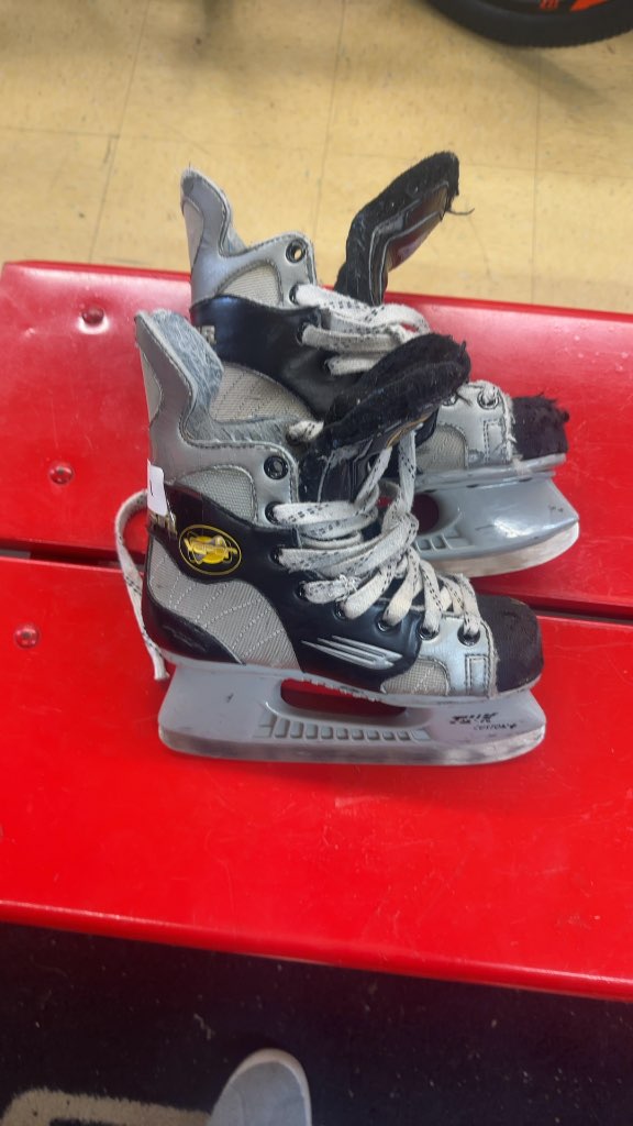 Bauer Vapor Hockey Skates Used Size 1