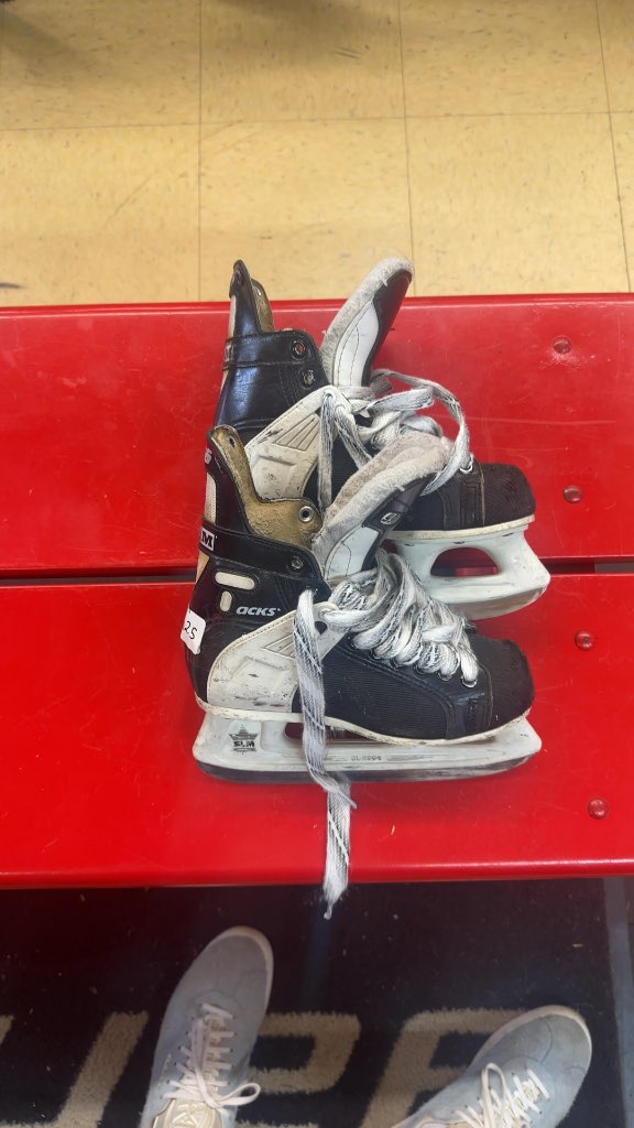 CCM Hockey Skates Tacks Junior Used Size 4