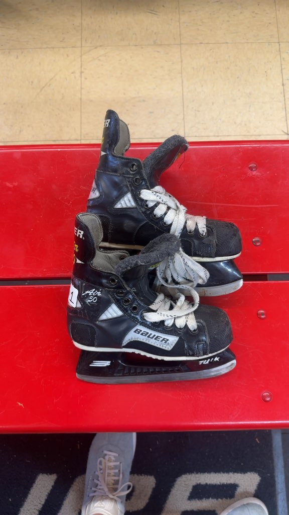 Bauer Air 50 Youth Hockey Skates Size 1 Used