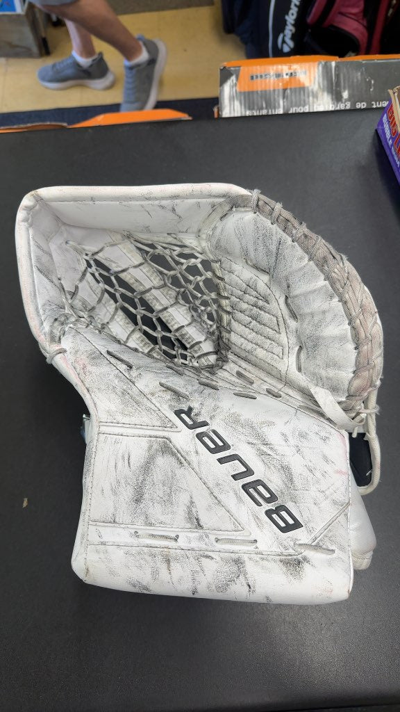Bauer Goalie Catcher M5 Pro White Used Intermediate