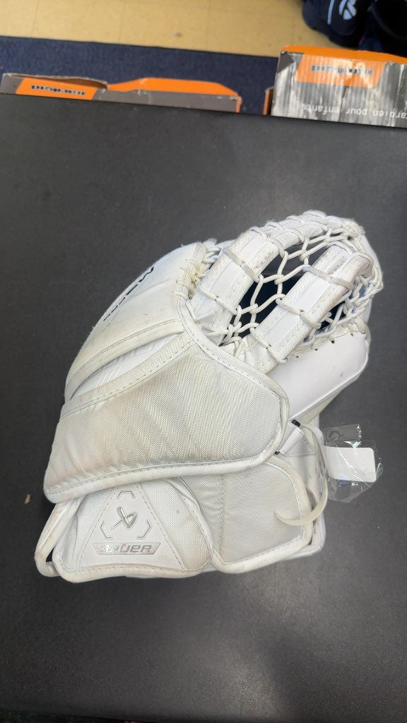 Bauer Goalie Catcher M5 Pro White Used Intermediate