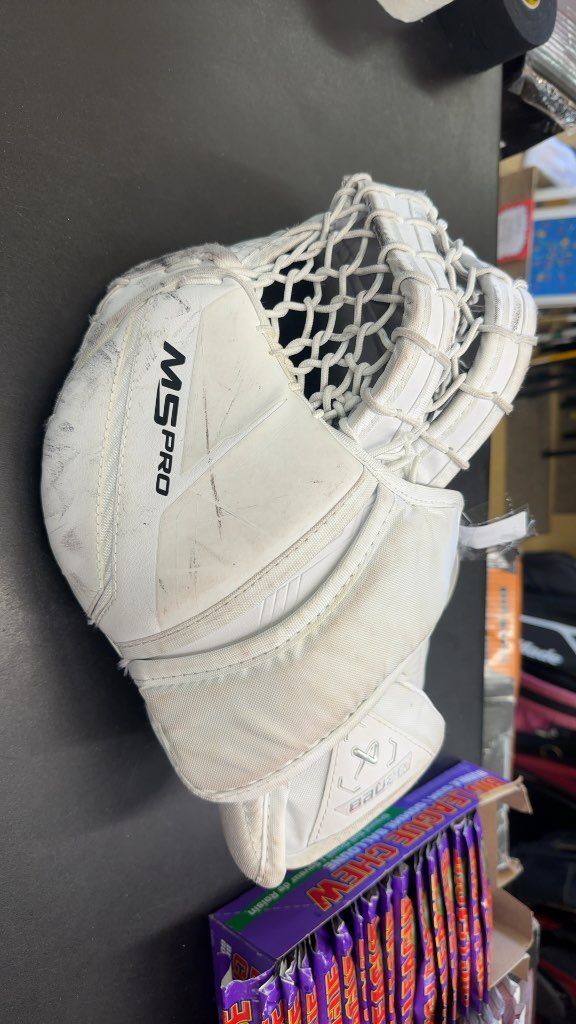 Bauer Goalie Catcher M5 Pro White Used Intermediate