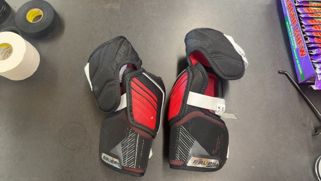 Bauer Hockey Elbow Pads NSX Senior Medium Used (small tear on the outside of one elbow) other than that in great shape