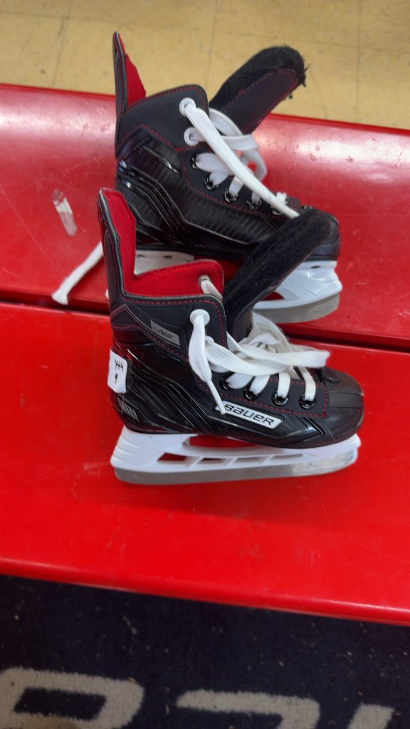 Bauer Hockey Skates NS Youth Good Condition 9Y