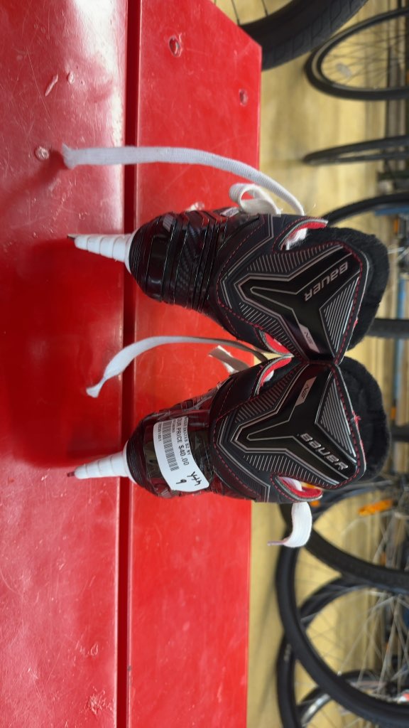 Bauer Hockey Skates NS Youth Good Condition 9Y