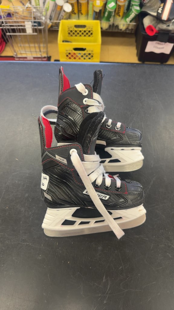 Bauer Hockey Skates NS Youth Used Size 10