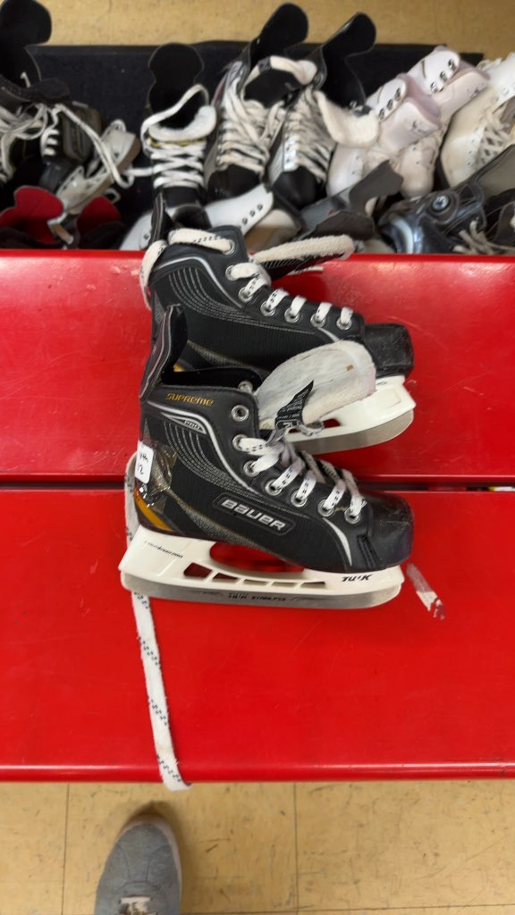 Bauer Hockey Skates Supreme Pro Youth Used Size 12