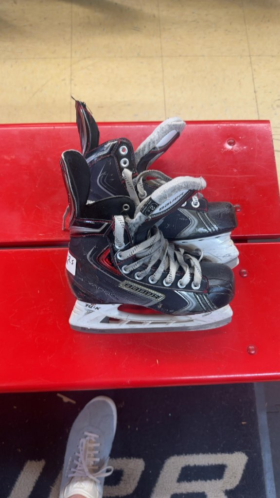 Bauer Hockey Skates Vapor Used Size 2.5