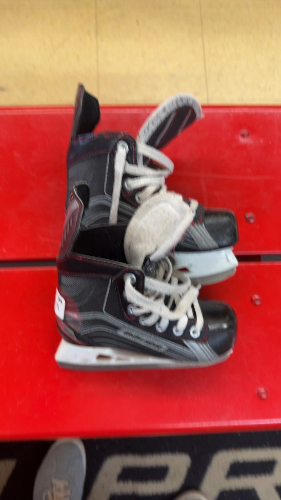 Bauer Hockey Skates Vapor Youth Used Size 12Y