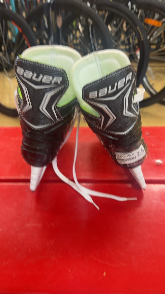 Bauer Hockey Skates XLS Used Size 2.5