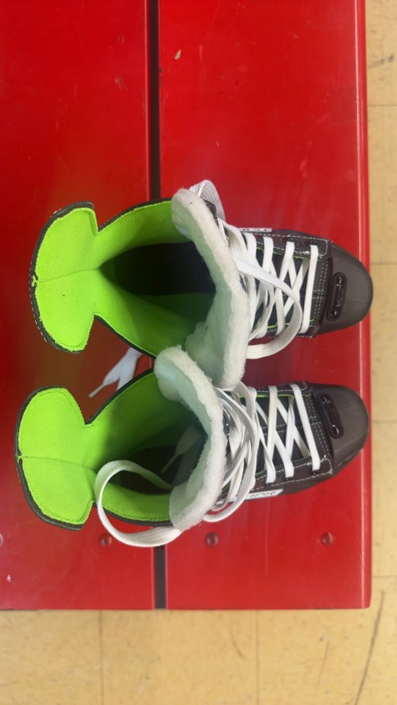 Bauer Hockey Skates XLS Used Size 2.5