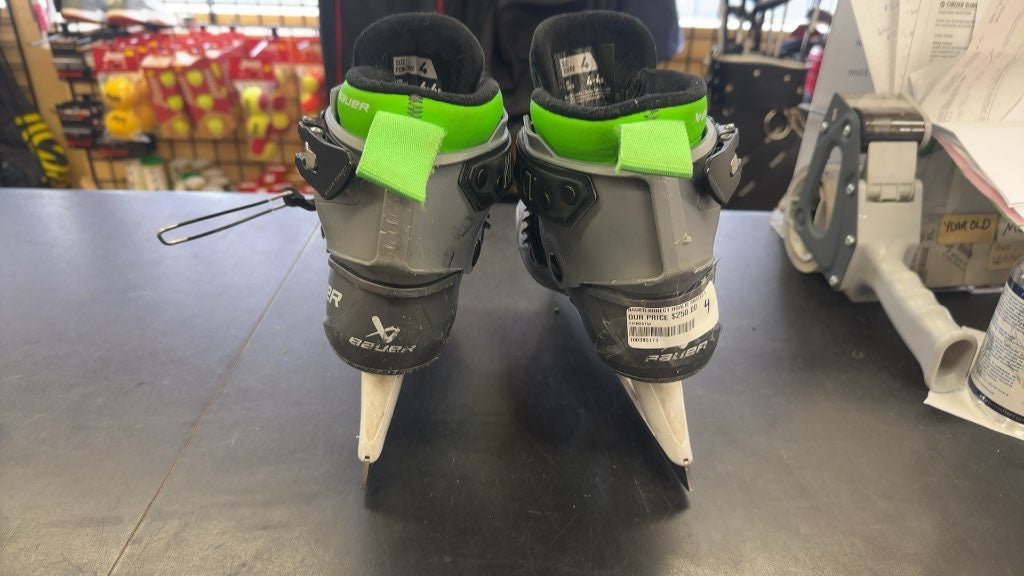 Bauer KONEKT HF2 Goalie Skates - Size 4
In very good shape