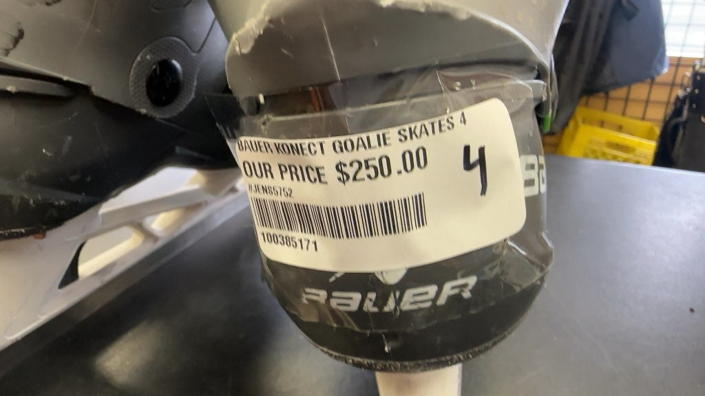 Bauer KONEKT HF2 Goalie Skates - Size 4
In very good shape