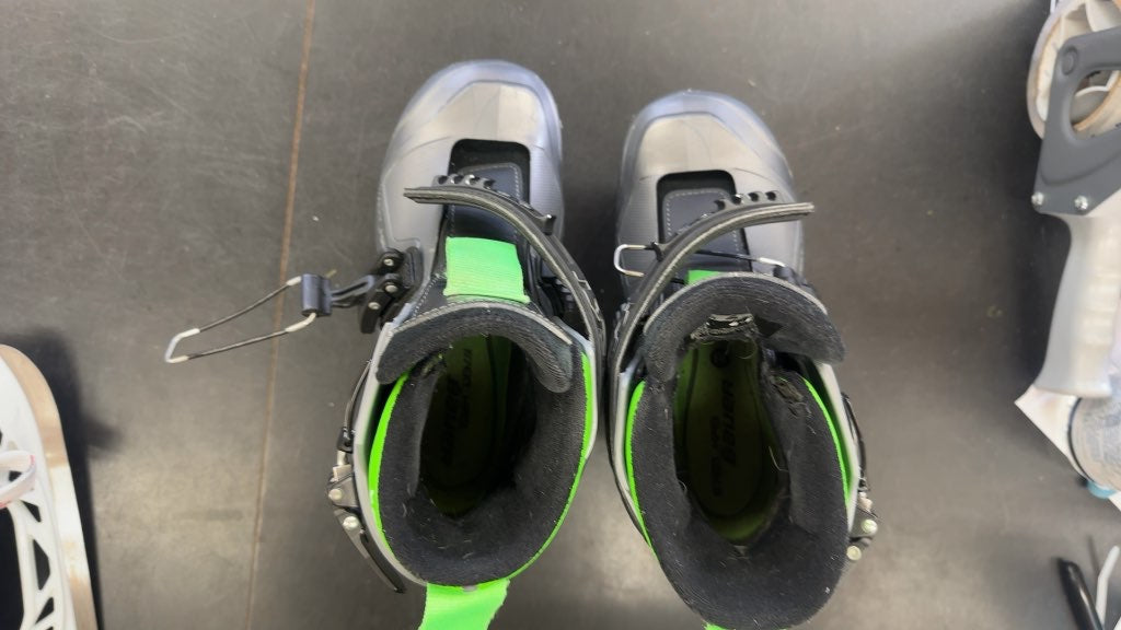 Bauer KONEKT HF2 Goalie Skates - Size 4
In very good shape