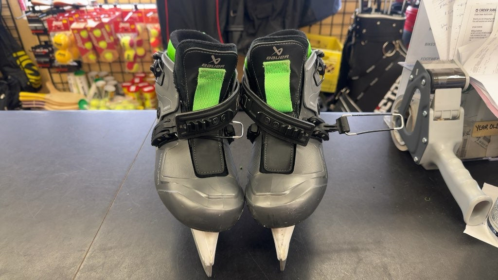 Bauer KONEKT HF2 Goalie Skates - Size 4
In very good shape