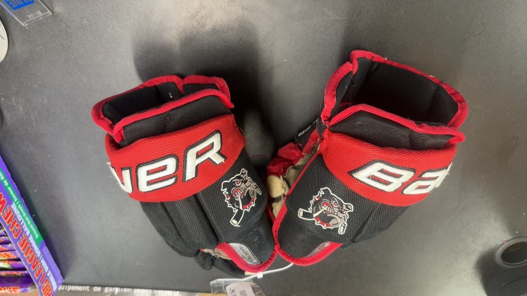 Bauer Pro Hockey Gloves Port Alberni Bulldogs Black/Red Used 14" pro return gloves