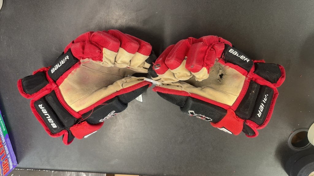 Bauer Pro Hockey Gloves Port Alberni Bulldogs Black/Red Used 14" pro return gloves