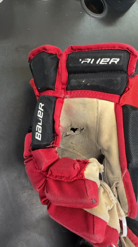 Bauer Pro Hockey Gloves Port Alberni Bulldogs Black/Red Used 14" pro return gloves