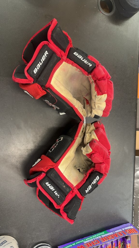 Bauer Pro Hockey Gloves Port Alberni Bulldogs Black/Red Used 14" pro return gloves