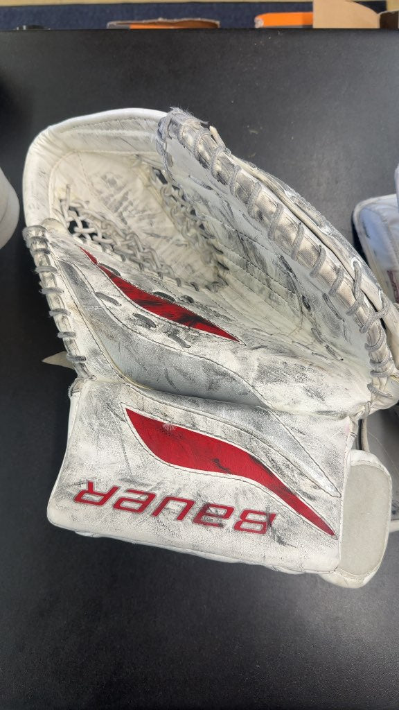 Bauer R2000 Goalie Blocker and Catcher Set White/Red Used Junior