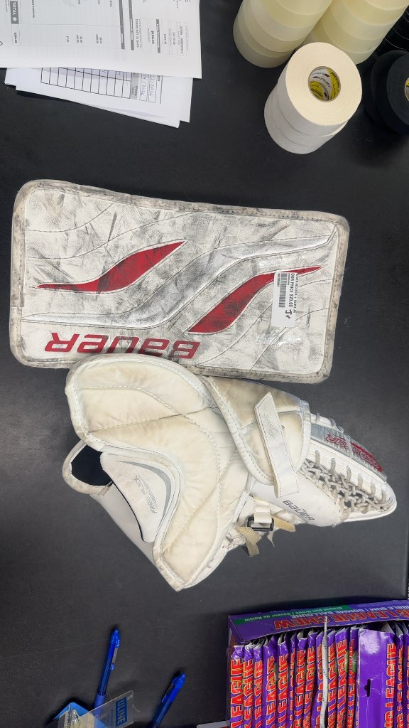 Bauer R2000 Goalie Blocker and Catcher Set White/Red Used Junior