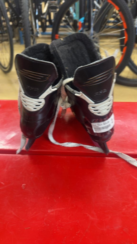 Bauer Supreme 1000 Hockey Skates Used Size 2