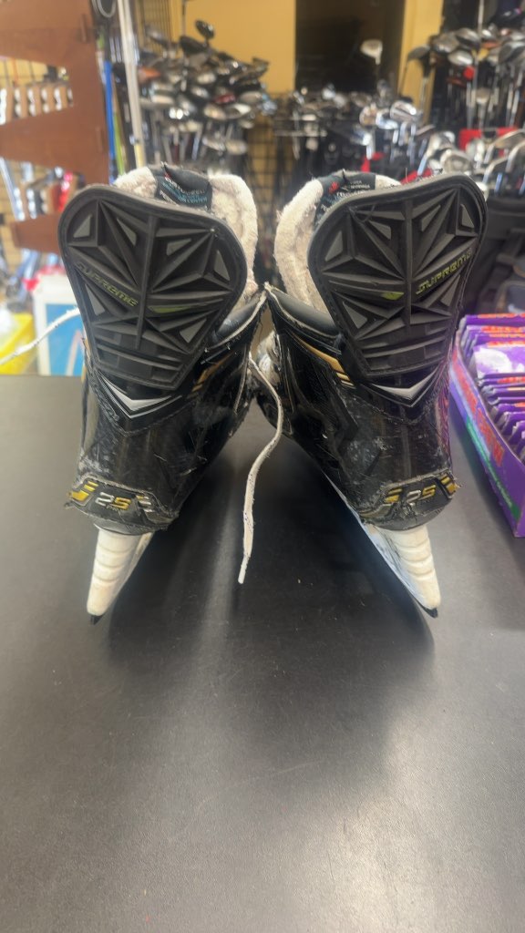 Bauer Supreme 2S Pro Hockey Skates Heavily Used Size 8
They look a bit rougher but still good structure to them. Tendons could use a bit of love