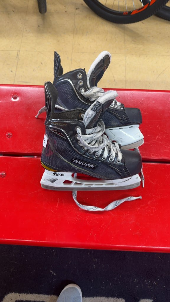 Bauer Supreme Hockey Skates Used Size 3