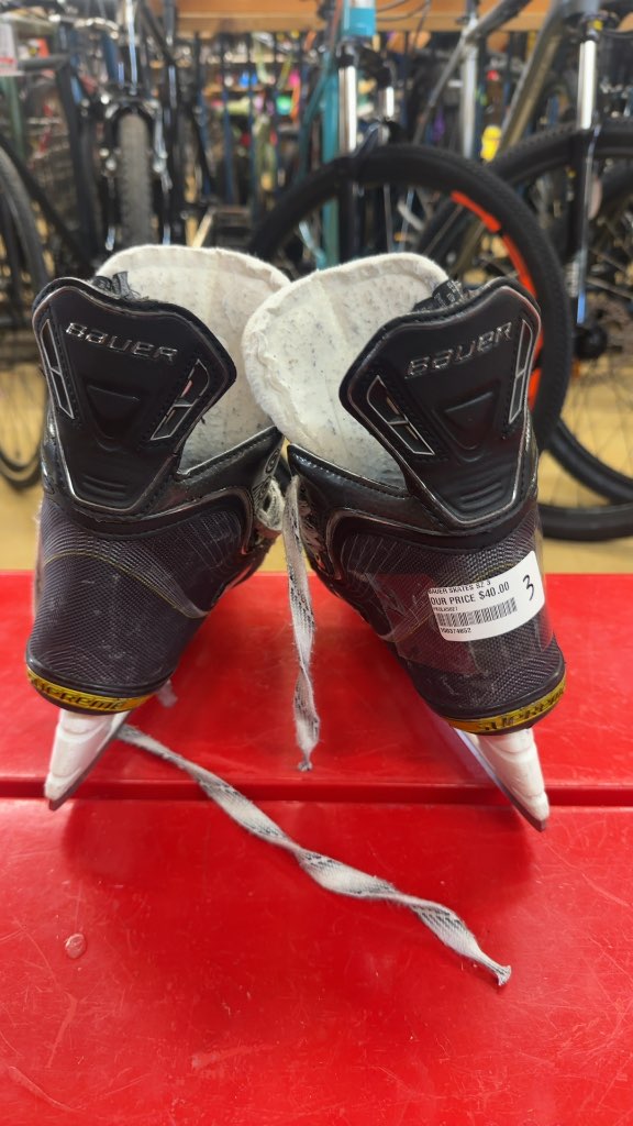 Bauer Supreme Hockey Skates Used Size 3