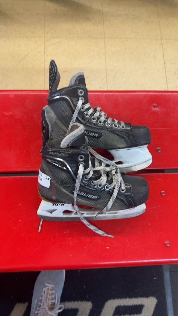 Bauer Supreme Hockey Skates Used Size 3.5