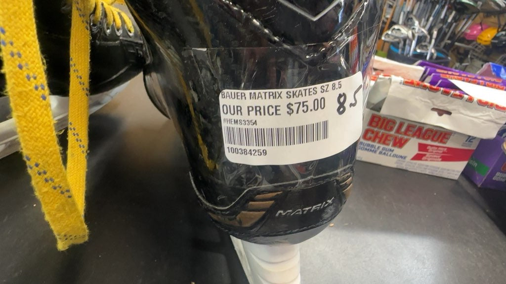 Bauer Supreme Matrix Hockey Skates - Size 8.5 in good shape, no steel