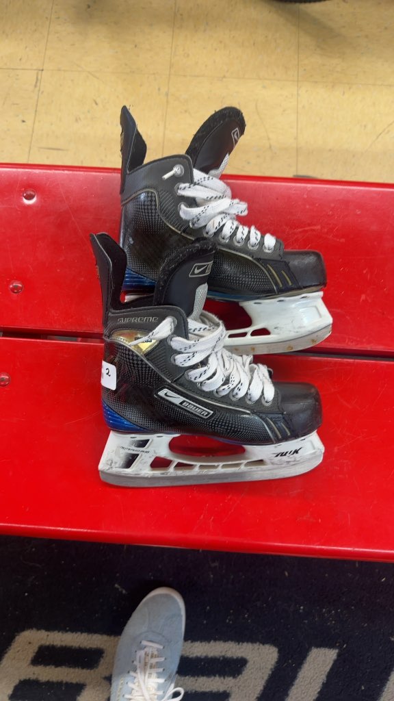 Bauer Supreme Nike Ice Hockey Skates Used Size 2