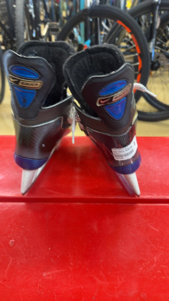 Bauer Supreme Nike Ice Hockey Skates Used Size 2