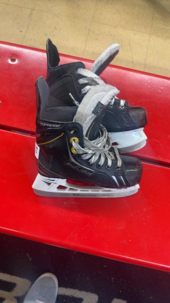 Bauer Supreme One.6 Youth Hockey Skates Used Size 13Y