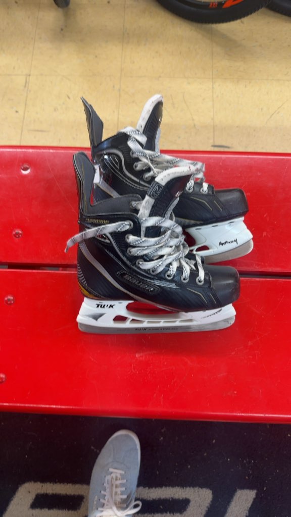 Bauer Supreme One60 Hockey Skates Used Size 2.5