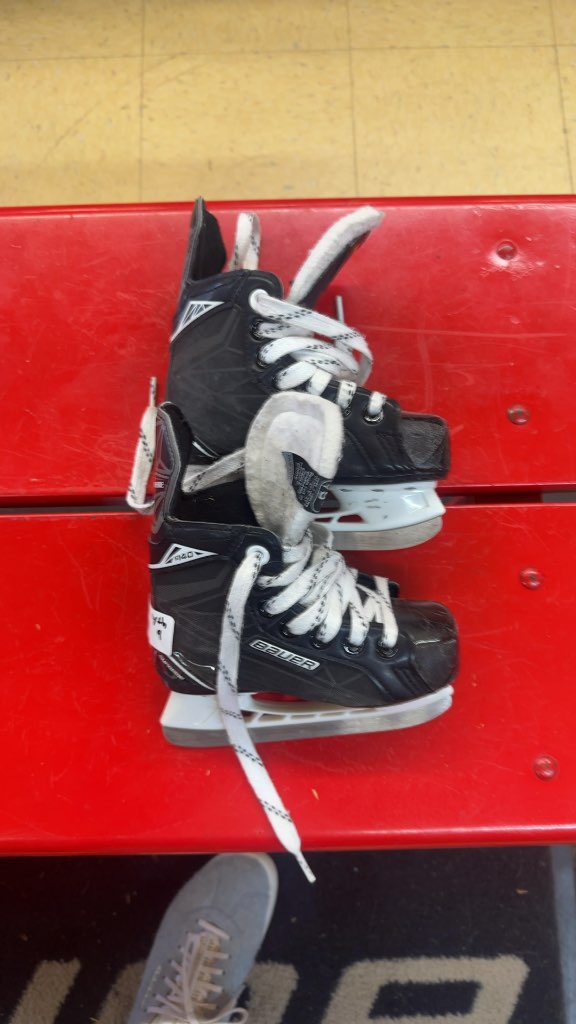 Bauer Supreme S140 Youth Hockey Skates Black Size 9