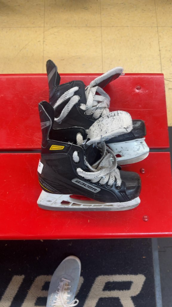 Bauer Supreme S37 Junior Hockey Skates - Size 3