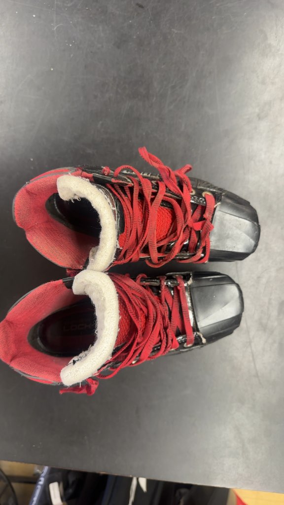 Bauer Vapor 1X Goalie Skates Used Size 4
In very good condition