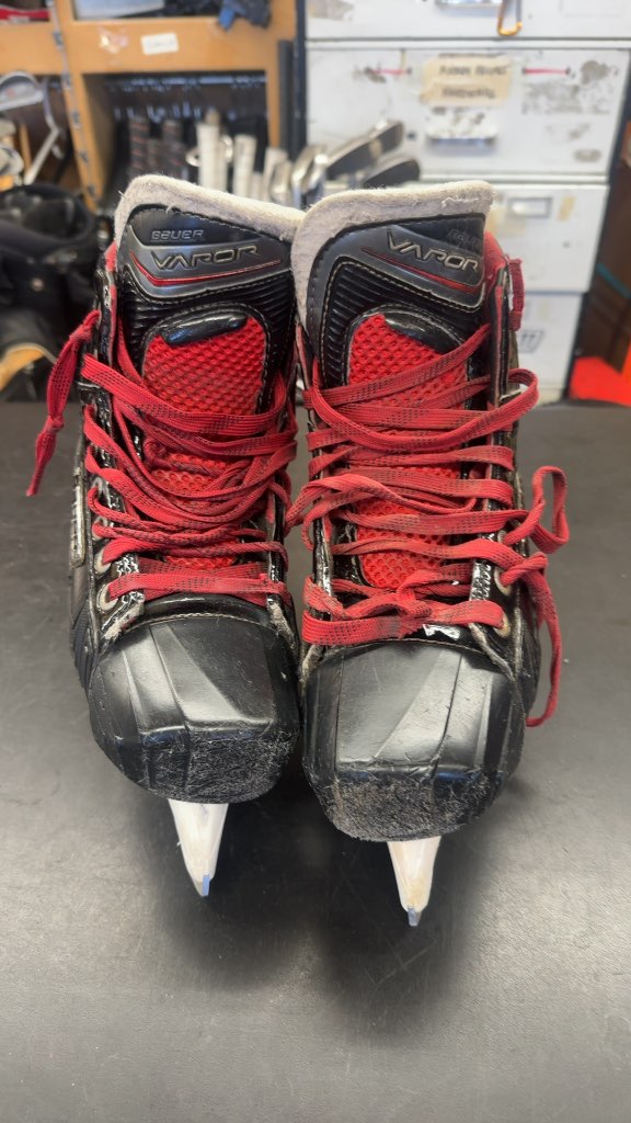 Bauer Vapor 1X Goalie Skates Used Size 4
In very good condition