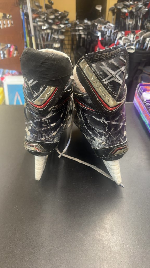 Bauer Vapor 1X Ice Hockey Skates Used Black/Red size 8
Pro skates beat up but still usable and structure to the boot. With superfeet insoles