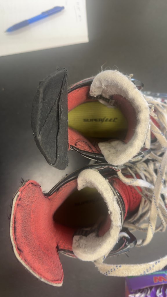 Bauer Vapor 1X Ice Hockey Skates Used Black/Red size 8
Pro skates beat up but still usable and structure to the boot. With superfeet insoles
