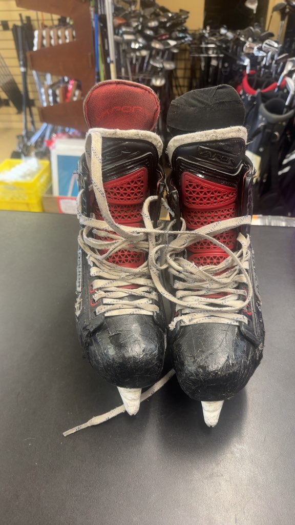 Bauer Vapor 1X Ice Hockey Skates Used Black/Red size 8
Pro skates beat up but still usable and structure to the boot. With superfeet insoles