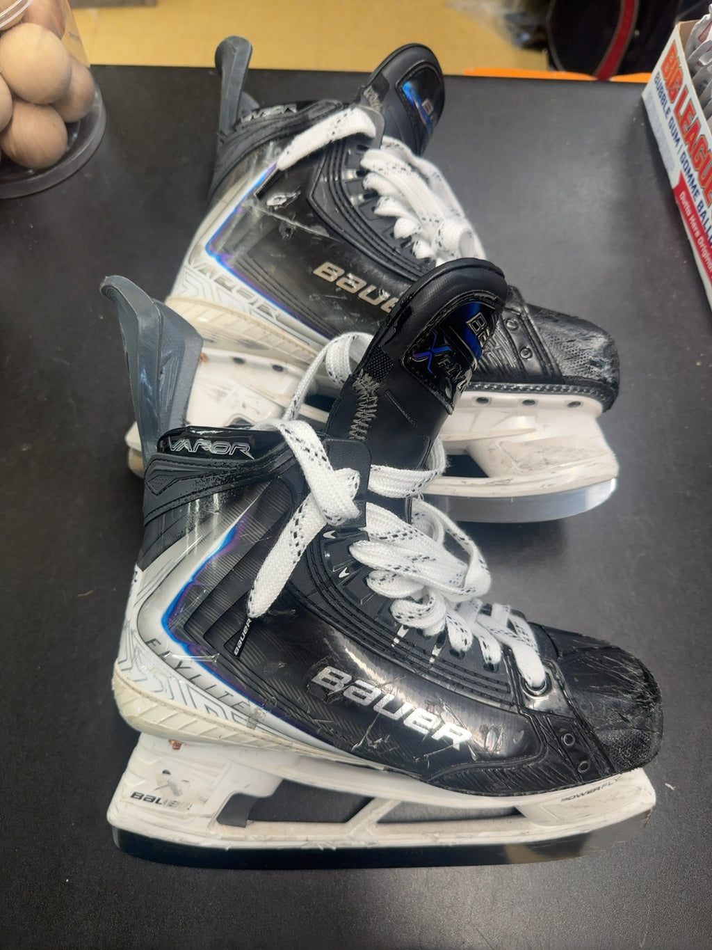 Bauer Vapor Flylite Hockey Skates - Size 6.5 Fit 3with fly TI steel
