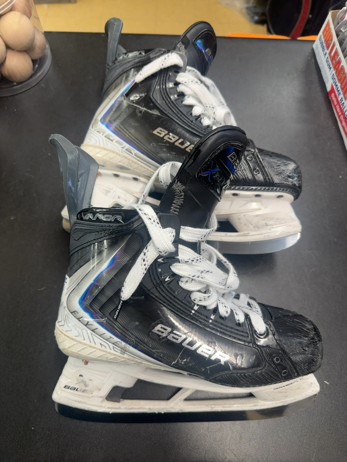 Bauer Vapor Flylite Hockey Skates - Size 6.5 Fit 3with fly TI steel