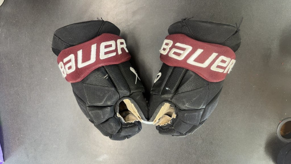 Bauer Vapor Hockey Gloves Used Black/Maroon 14" pro return gloves 
Hole in one palm