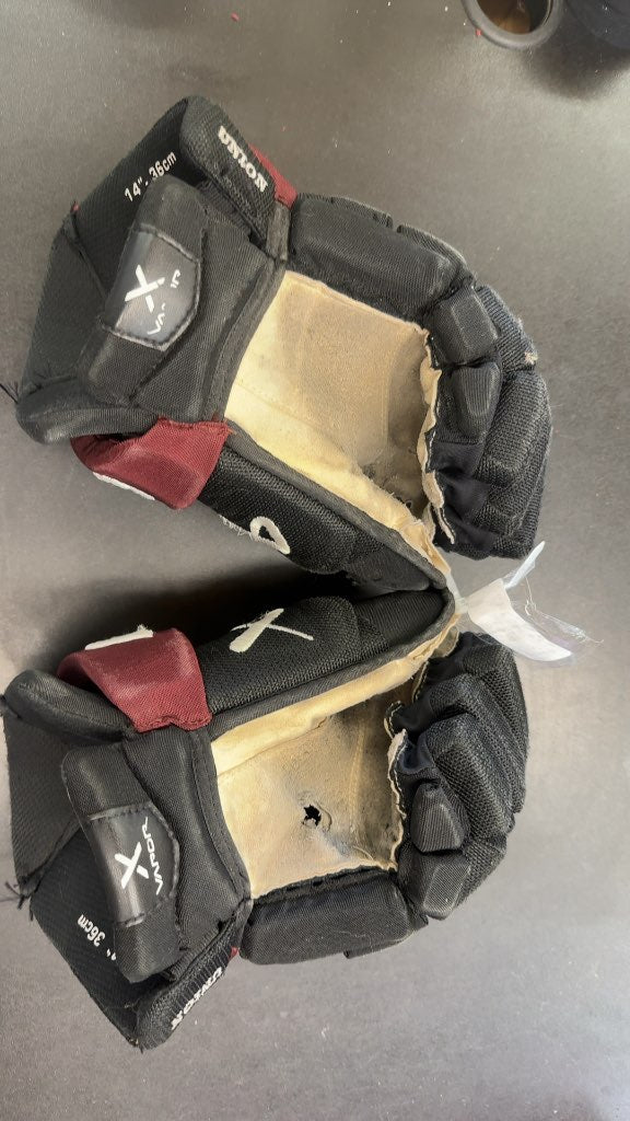 Bauer Vapor Hockey Gloves Used Black/Maroon 14" pro return gloves 
Hole in one palm
