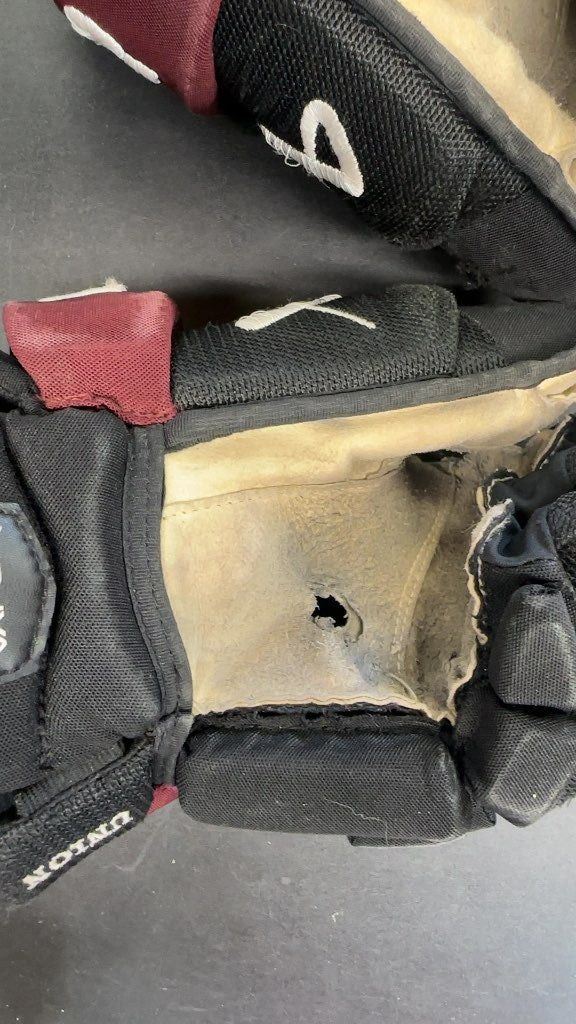 Bauer Vapor Hockey Gloves Used Black/Maroon 14" pro return gloves 
Hole in one palm