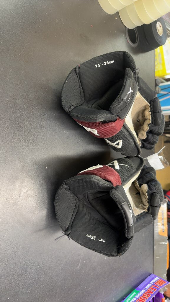 Bauer Vapor Hockey Gloves Used Black/Maroon 14" pro return gloves 
Hole in one palm