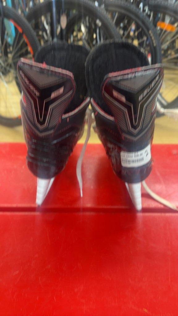 Bauer Vapor Hockey Skates Used Size 2 Black/Red